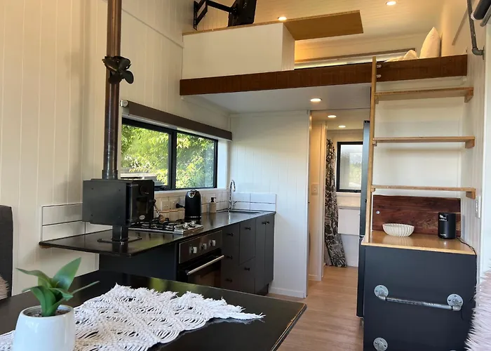 Stylish Tiny House With Mountain Views & Private Courtyard 公寓