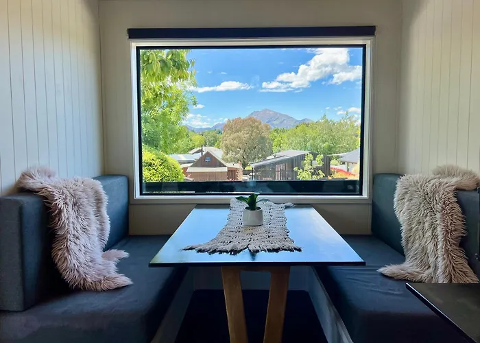 Stylish Tiny House With Mountain Views & Private Courtyard 公寓 *