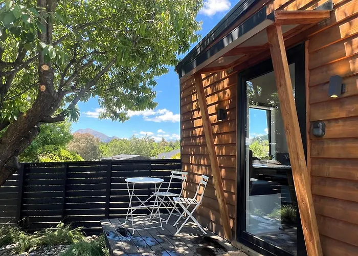 Stylish Tiny House With Mountain Views & Private Courtyard 公寓 *